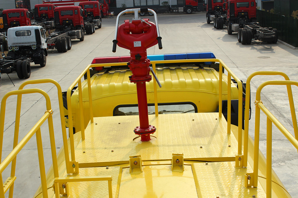 Dubai Isuzu giga 12,000L Yellow Fire Trucks