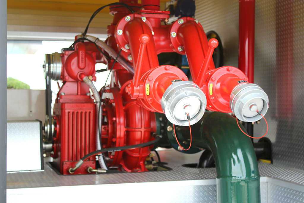 Dubai Isuzu giga 12,000L Yellow Fire Trucks