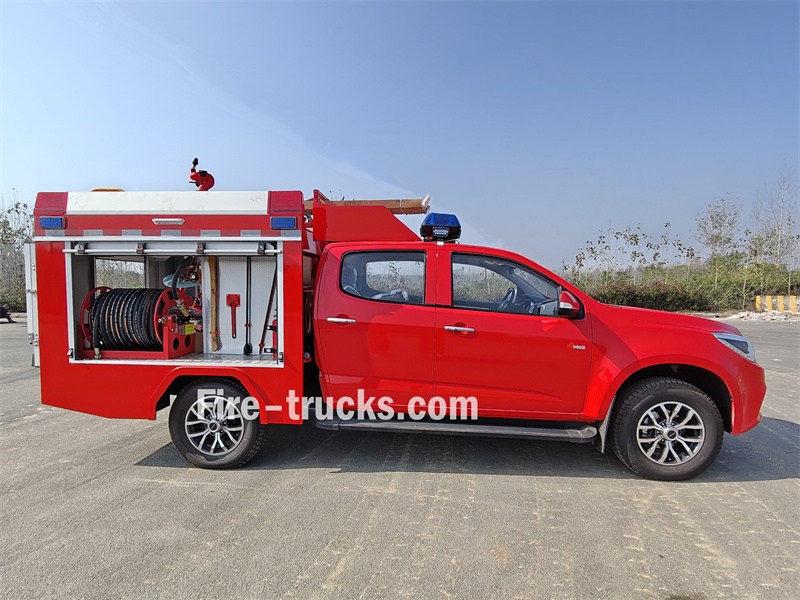 Isuzu 4x4 AWD 600L foam water tank truck 