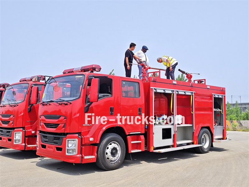 isuzu FVR wate foam fire fighting vehicle