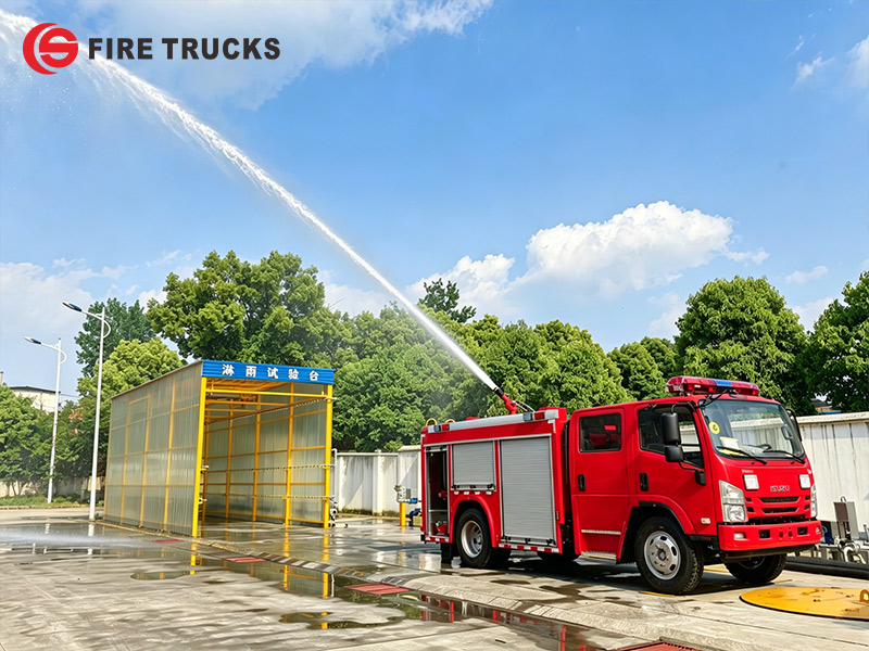 ISUZU NPR 4x2 Light Duty Foam Fire Engine For City Test